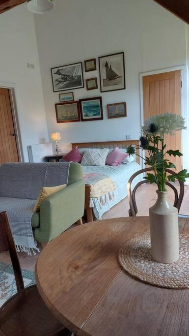 Апартаменты Brooklands Barn Lower Swanwick Экстерьер фото